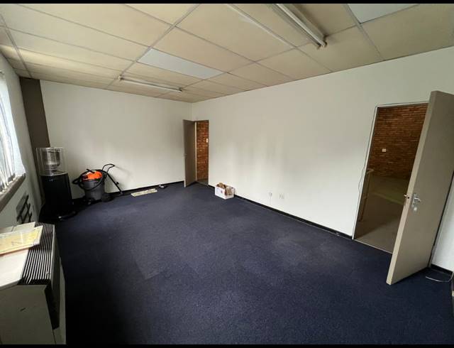 195M² WAREHOUSE TO LET IN STRIJDOMPARK